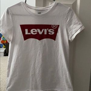 White Levi’s T-Shirt